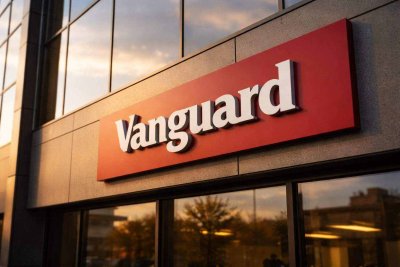 Vanguard Takes 7.5% AEP Stake as Jennison Trims Ahead of Earnings
