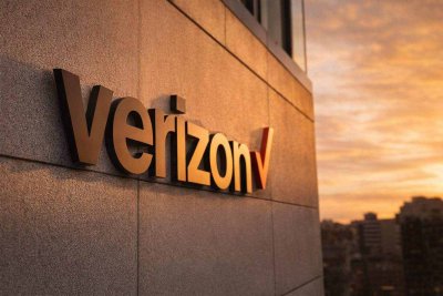 Verizon Gains on Board Transition, Economic Data in Focus for Telecoms
