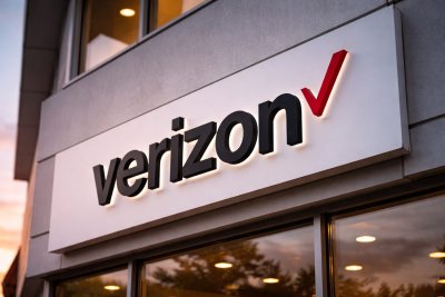 Verizon Shares Reach 52-Week Peak Amid Telecom Sector Strength