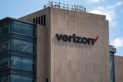 Verizon Tumbles 8.6% After Dow Removal, Volume Surges