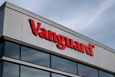 VTI ETF Nears Record High Amid Fee and Valuation Scrutiny
