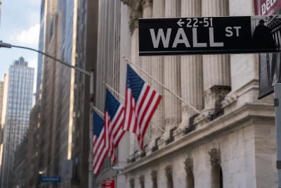 Wall Street Ends Mixed as AI Chip Sell-Off Outweighs Broader Gains
