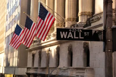 Wall Street Ends Week Higher; Small Caps Surge as Fed Meeting Looms
