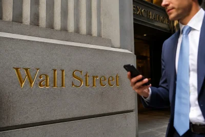Wall Street Slips as Tech Retreats, Bond Yields Stay Elevated