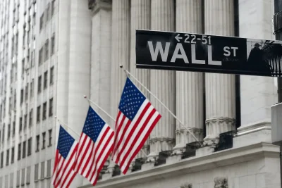 Wall Street Split as AI Spending Scrutiny Intensifies; Nasdaq Drops
