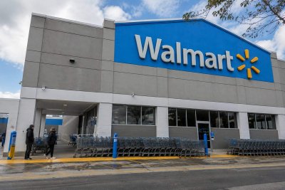 Walmart Gains Amid Market Slump; Fuel Costs, AI, and Amazon Pose Risks