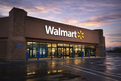 Walmart Gains as KeyBanc Boosts Target Ahead of Q4 Report