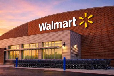 Walmart Reaches Historic High, Eyes on Economic Data and Earnings