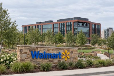 Walmart's E-Commerce Momentum Faces Cash-Flow Scrutiny at Investor Conferences