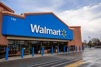 Walmart tops Q1 forecasts but cautious Q2 outlook weighs on shares