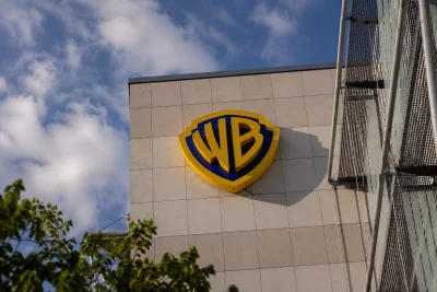 WBD Shares Lag Despite DOJ Antitrust Clearance for Paramount Deal