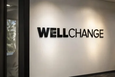Wellchange Shares Surge Amid Nasdaq Volatility; Revenue Drops 41.6%