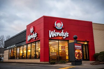 Wendy's New CFO Takes Helm Amidst High Dividend Yield and Short Seller Scrutiny