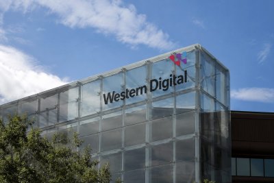 Western Digital Rises on AI Storage Demand and Sandisk Divestiture Progress