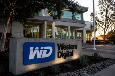 Western Digital Stock Tumbles 13% Despite Bullish Earnings, Remains Above Analyst Targets