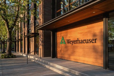 Weyerhaeuser Slides 2% as Federal Timber Plan Raises Supply Concerns